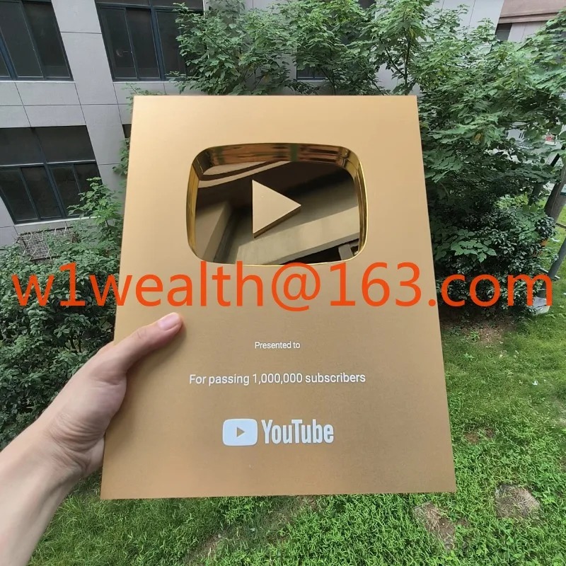 Esports Gaming Trophy - 골드 맞춤형 이름 YouTube 재생 버튼